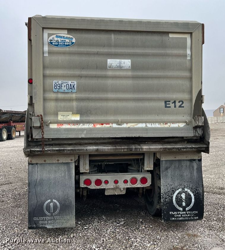 image for item LD9901 2007 Travis end dump trailer