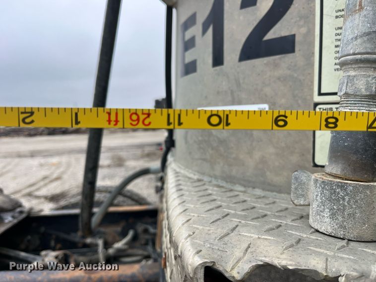 image for item LD9901 2007 Travis end dump trailer