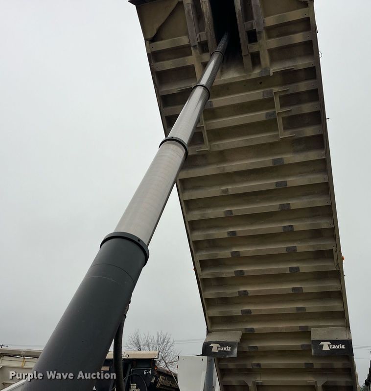 image for item LD9901 2007 Travis end dump trailer