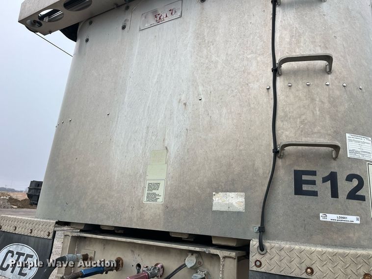 image for item LD9901 2007 Travis end dump trailer