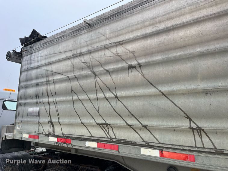 image for item LD9901 2007 Travis end dump trailer