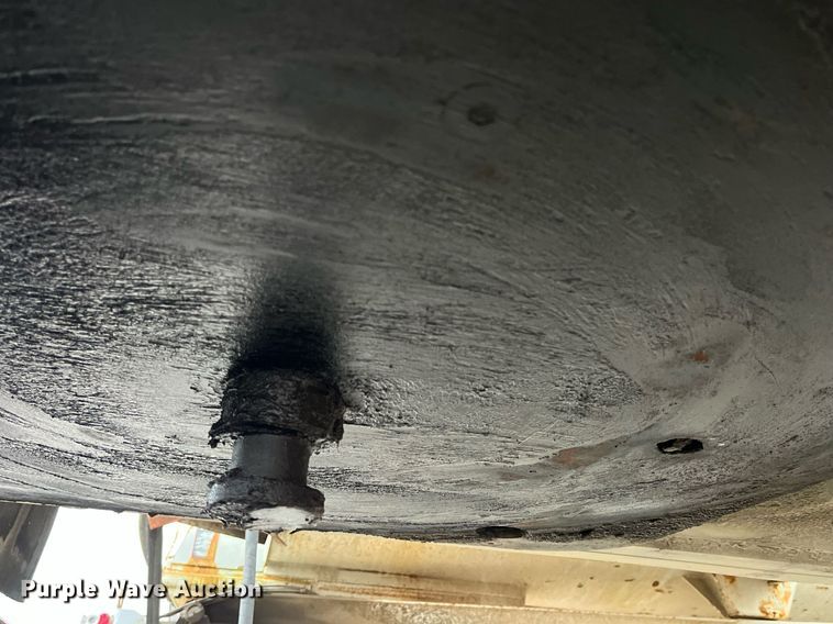 image for item LD9901 2007 Travis end dump trailer