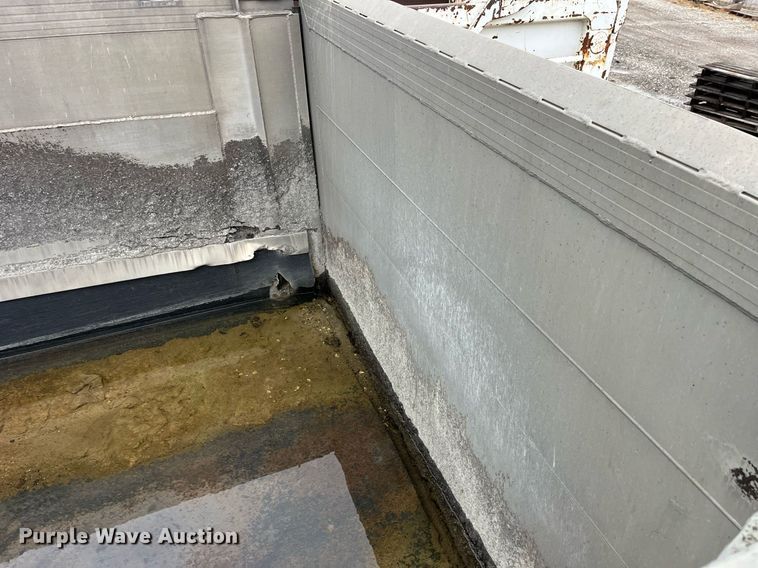 image for item LD9901 2007 Travis end dump trailer