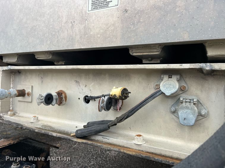 image for item LD9901 2007 Travis end dump trailer