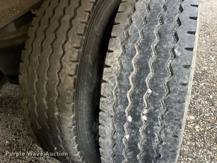 image for item LD9901 2007 Travis end dump trailer