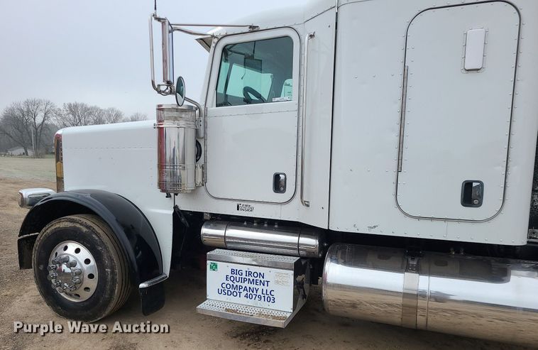 image for item LJ9448 2008 Peterbilt 388 semi truck