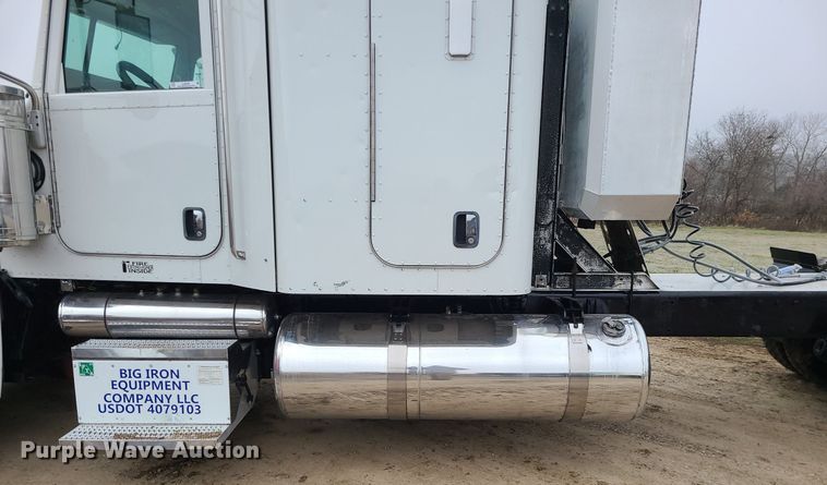 image for item LJ9448 2008 Peterbilt 388 semi truck