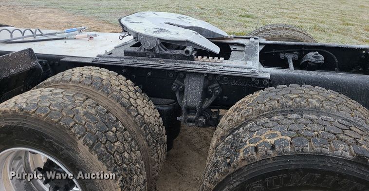 image for item LJ9448 2008 Peterbilt 388 semi truck