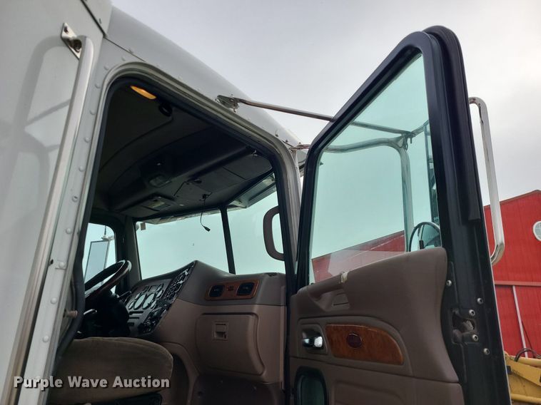 image for item LJ9448 2008 Peterbilt 388 semi truck