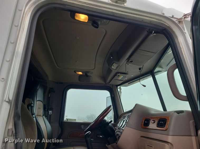 image for item LJ9448 2008 Peterbilt 388 semi truck