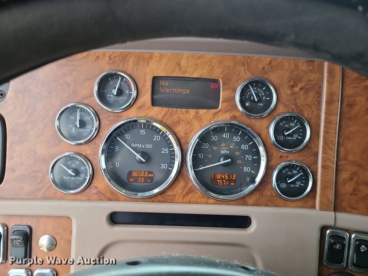 image for item LJ9448 2008 Peterbilt 388 semi truck