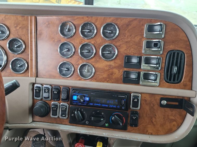 image for item LJ9448 2008 Peterbilt 388 semi truck