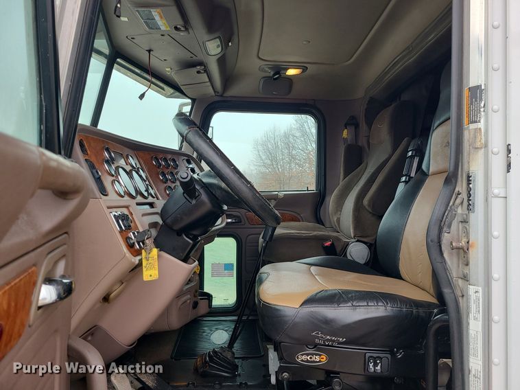 image for item LJ9448 2008 Peterbilt 388 semi truck