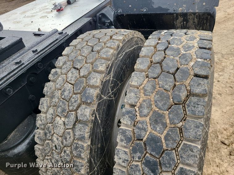 image for item LJ9448 2008 Peterbilt 388 semi truck