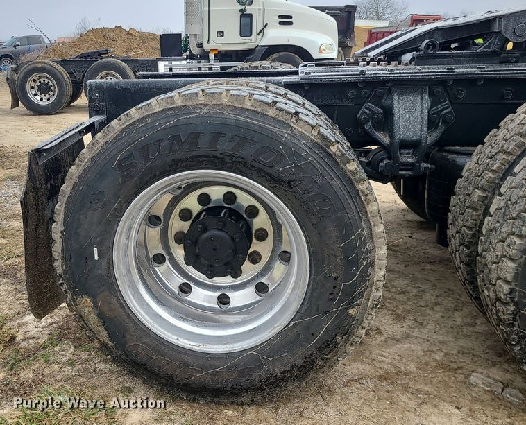 image for item LJ9448 2008 Peterbilt 388 semi truck