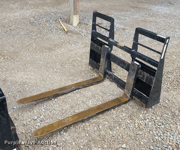 image for item LJ9477 Arrow skid steer forks