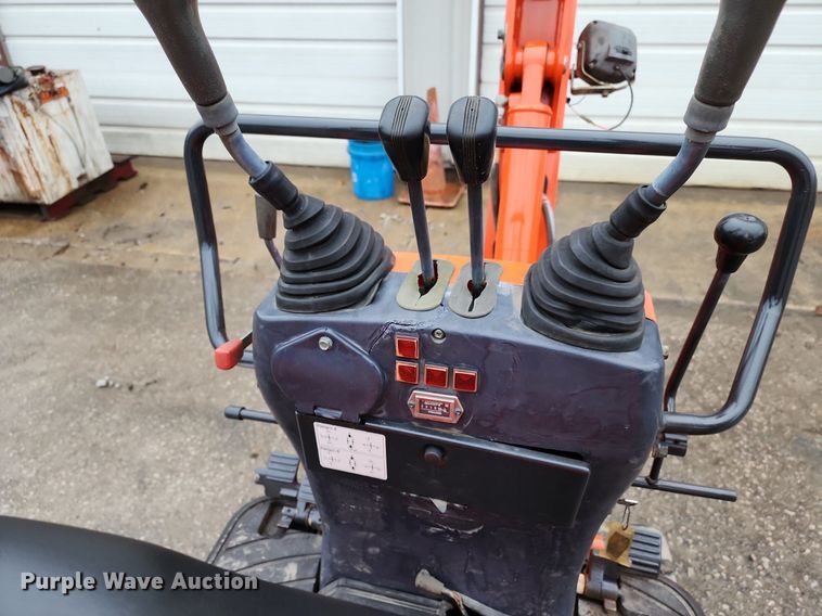 image for item LJ9508 2009 Kubota K008-3 mini excavator