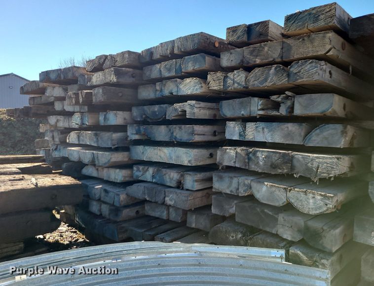 image for item LJ9512 Approximately 70 crane mats