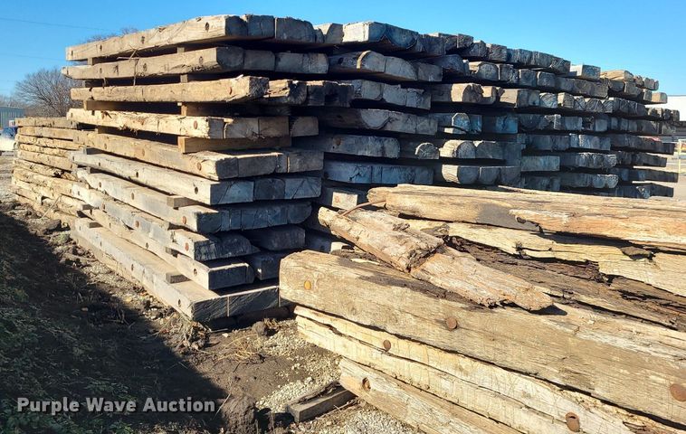 image for item LJ9512 Approximately 70 crane mats