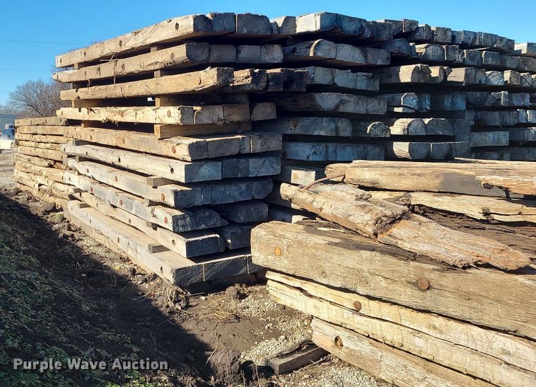 image for item LJ9512 Approximately 70 crane mats