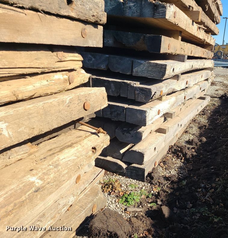 image for item LJ9512 Approximately 70 crane mats