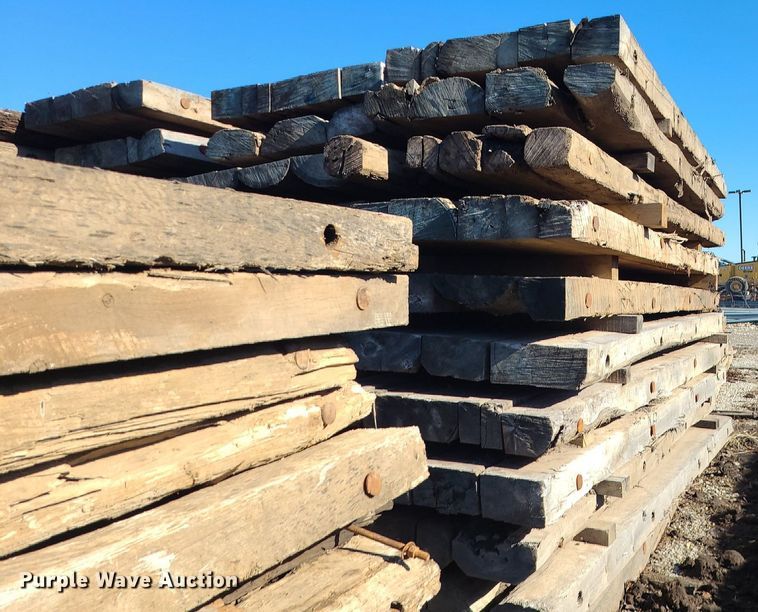 image for item LJ9512 Approximately 70 crane mats