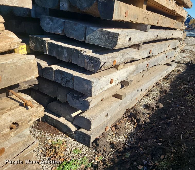 image for item LJ9512 Approximately 70 crane mats