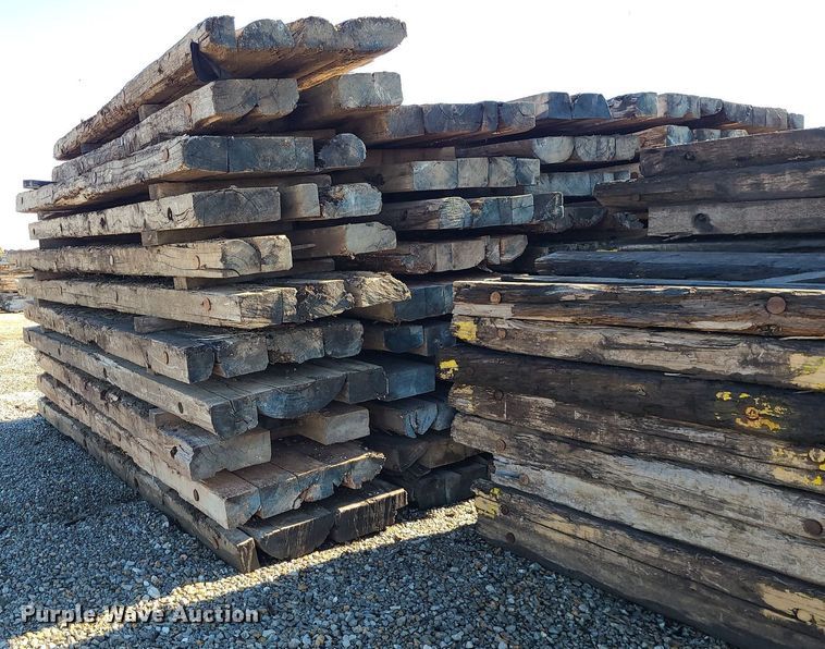 image for item LJ9512 Approximately 70 crane mats