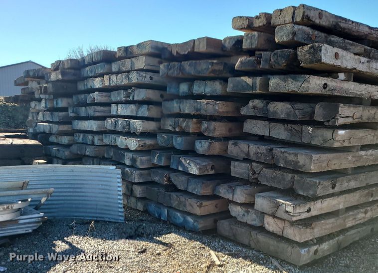 image for item LJ9512 Approximately 70 crane mats