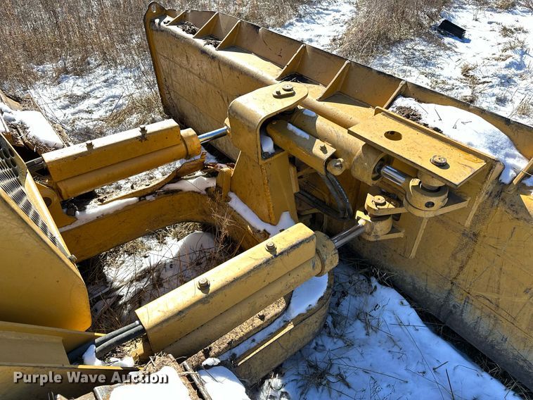image for item LK9770 1992 Caterpillar  D4C LGP Series II dozer