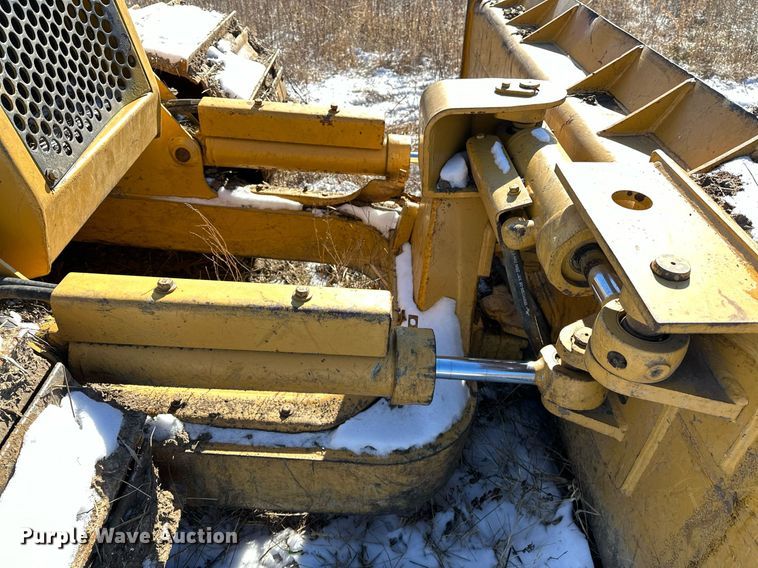 image for item LK9770 1992 Caterpillar  D4C LGP Series II dozer