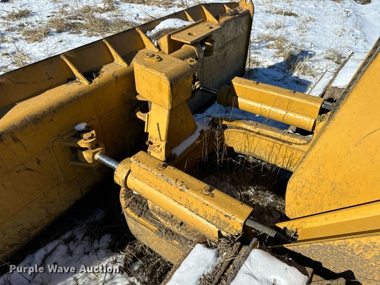 image for item LK9770 1992 Caterpillar  D4C LGP Series II dozer