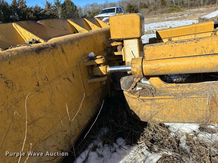 image for item LK9770 1992 Caterpillar  D4C LGP Series II dozer