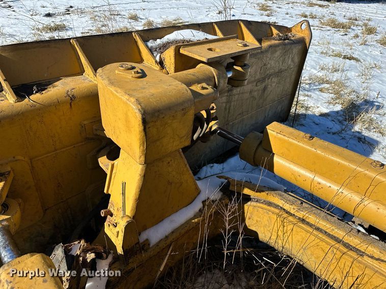 image for item LK9770 1992 Caterpillar  D4C LGP Series II dozer