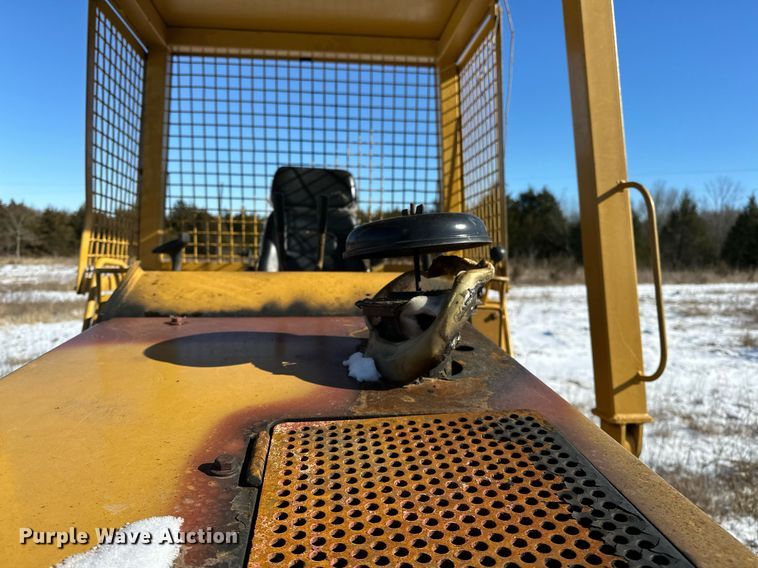 image for item LK9770 1992 Caterpillar  D4C LGP Series II dozer