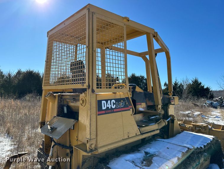 image for item LK9770 1992 Caterpillar  D4C LGP Series II dozer