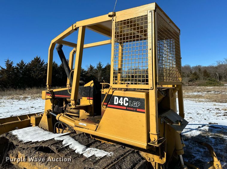 image for item LK9770 1992 Caterpillar  D4C LGP Series II dozer