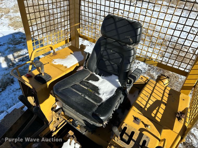 image for item LK9770 1992 Caterpillar  D4C LGP Series II dozer