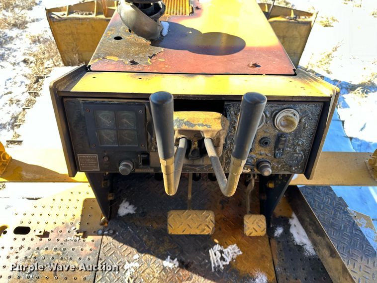 image for item LK9770 1992 Caterpillar  D4C LGP Series II dozer