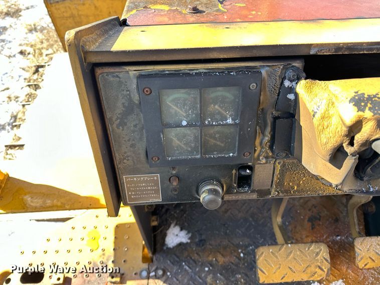 image for item LK9770 1992 Caterpillar  D4C LGP Series II dozer