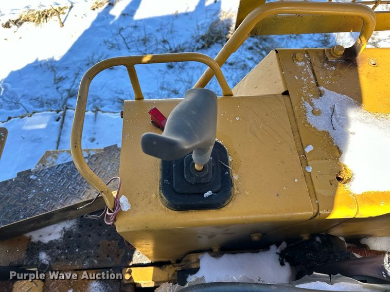 image for item LK9770 1992 Caterpillar  D4C LGP Series II dozer