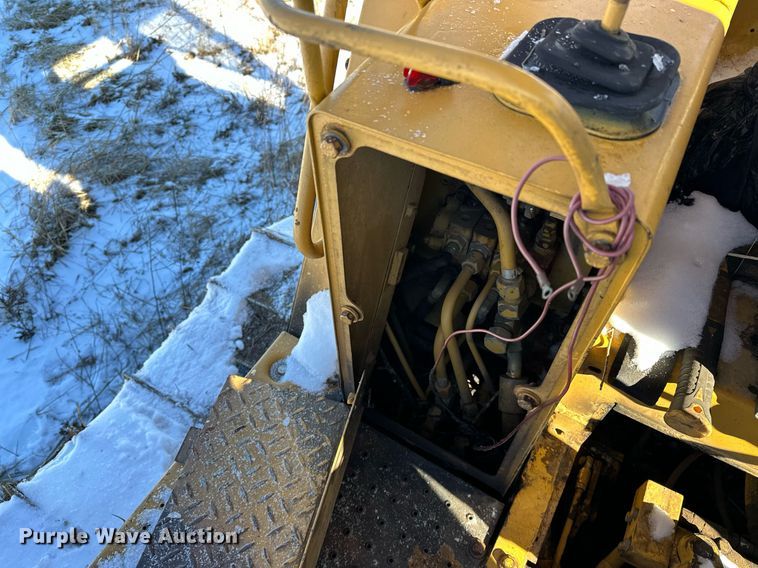 image for item LK9770 1992 Caterpillar  D4C LGP Series II dozer