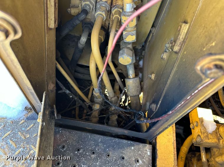 image for item LK9770 1992 Caterpillar  D4C LGP Series II dozer