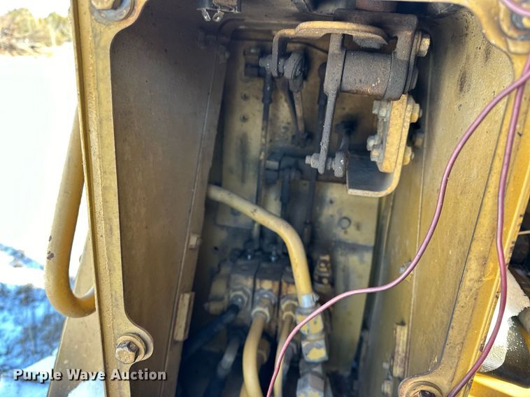 image for item LK9770 1992 Caterpillar  D4C LGP Series II dozer