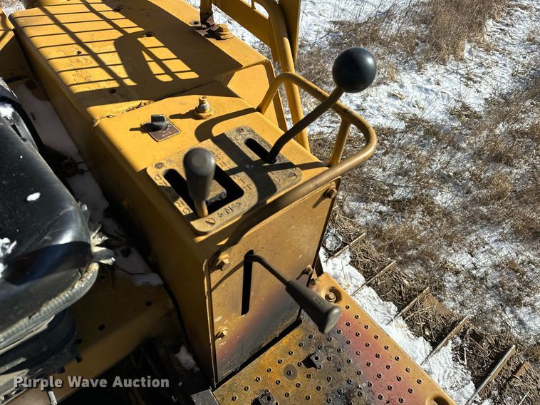 image for item LK9770 1992 Caterpillar  D4C LGP Series II dozer