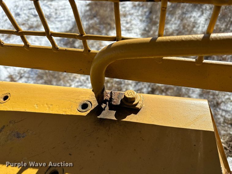 image for item LK9770 1992 Caterpillar  D4C LGP Series II dozer