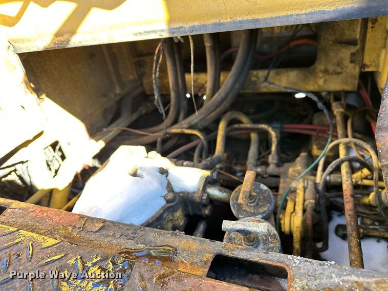 image for item LK9770 1992 Caterpillar  D4C LGP Series II dozer