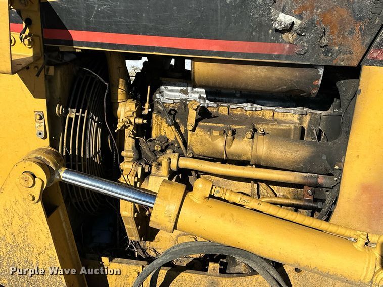 image for item LK9770 1992 Caterpillar  D4C LGP Series II dozer