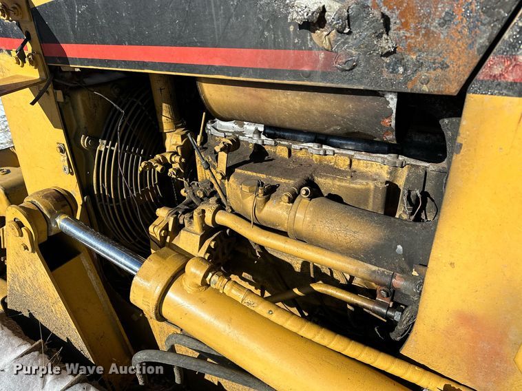 image for item LK9770 1992 Caterpillar  D4C LGP Series II dozer