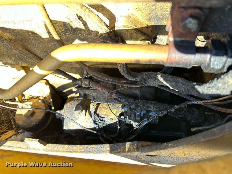 image for item LK9770 1992 Caterpillar  D4C LGP Series II dozer